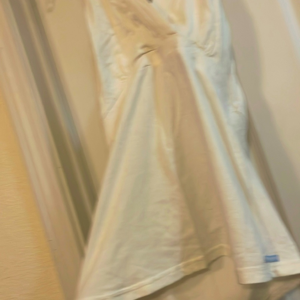 Sorry. Bad view. It’s an adorable rank with adjustable straps